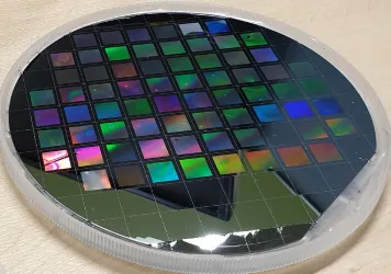 Silicon metasurface for enhanced on-chip spectroscopy 